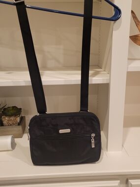 Baggallini Black Nylon Crossbody Messenger